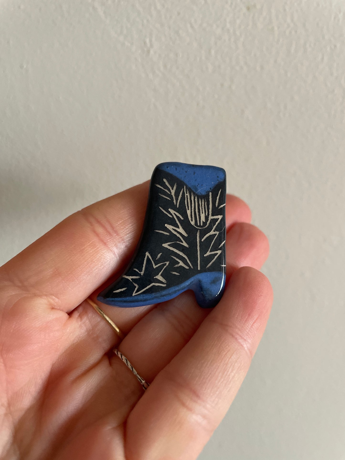 Blue "Santiag" brooch in enamelled ceramic