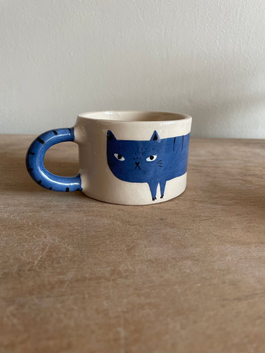 Tasse chat bleu saucisse en céramique