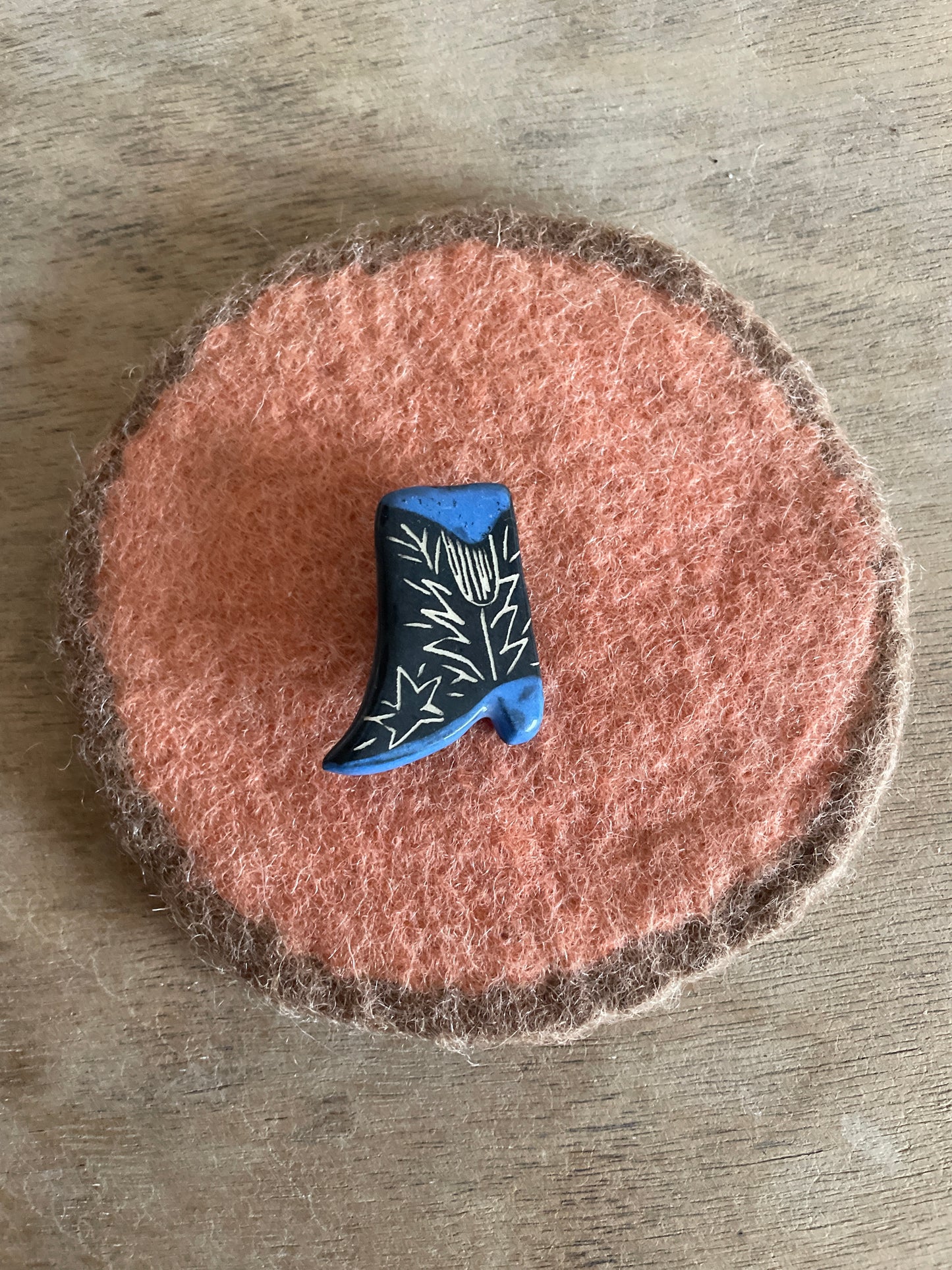 Blue "Santiag" brooch in enamelled ceramic