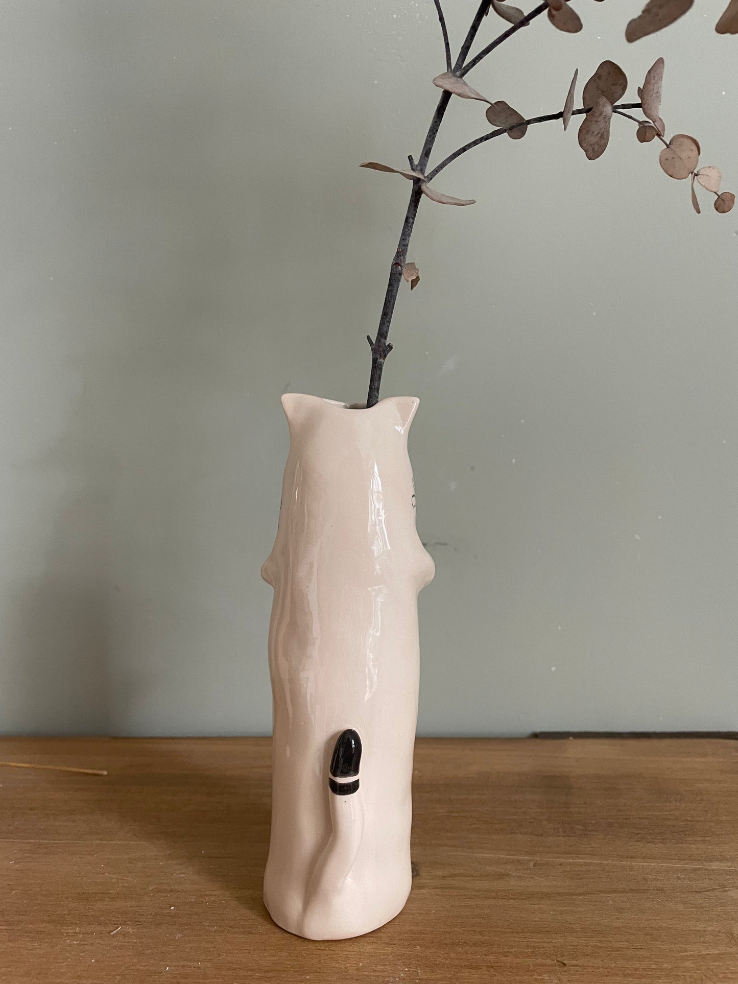 Soliflore cat with poppy in ceramic glazed vase