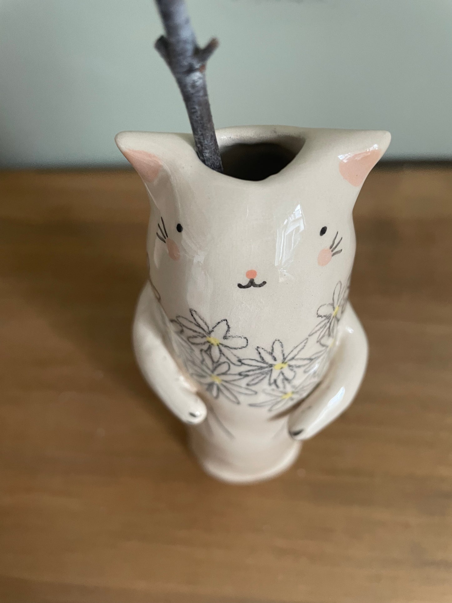 Soliflore cat with poppy in ceramic glazed vase