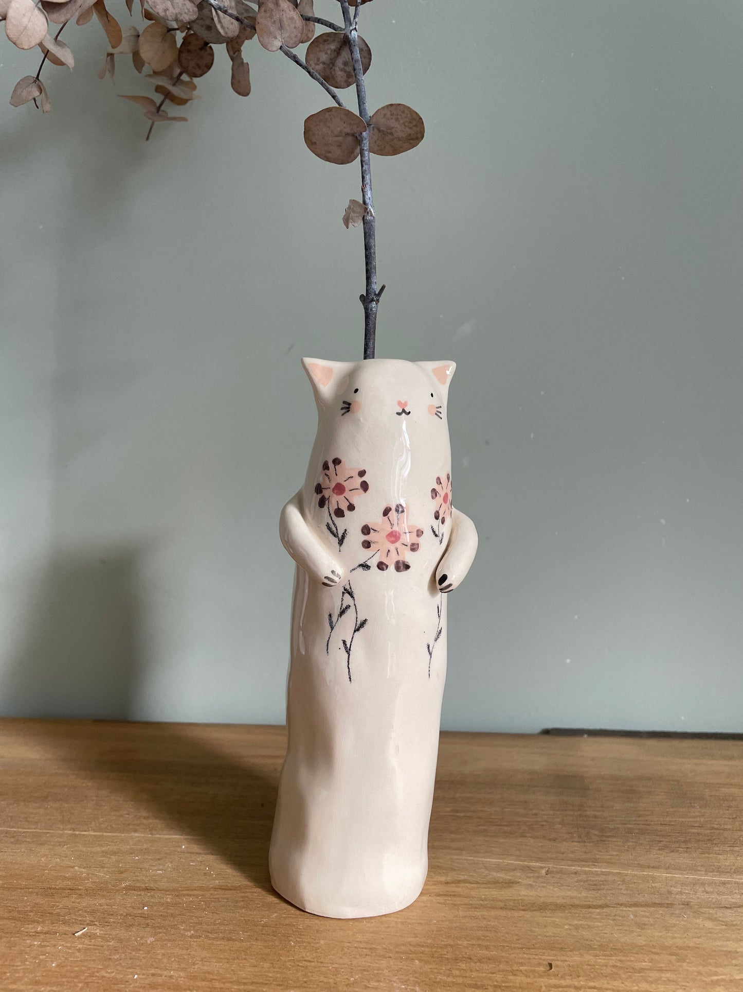 Soliflore cat with poppy in ceramic glazed vase
