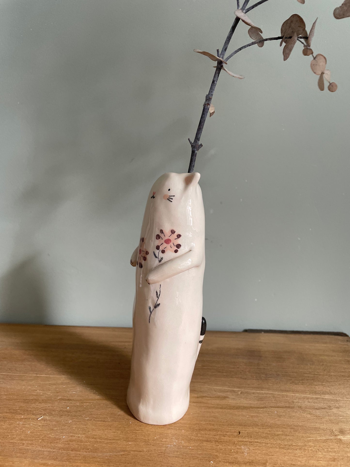 Soliflore cat with poppy in ceramic glazed vase
