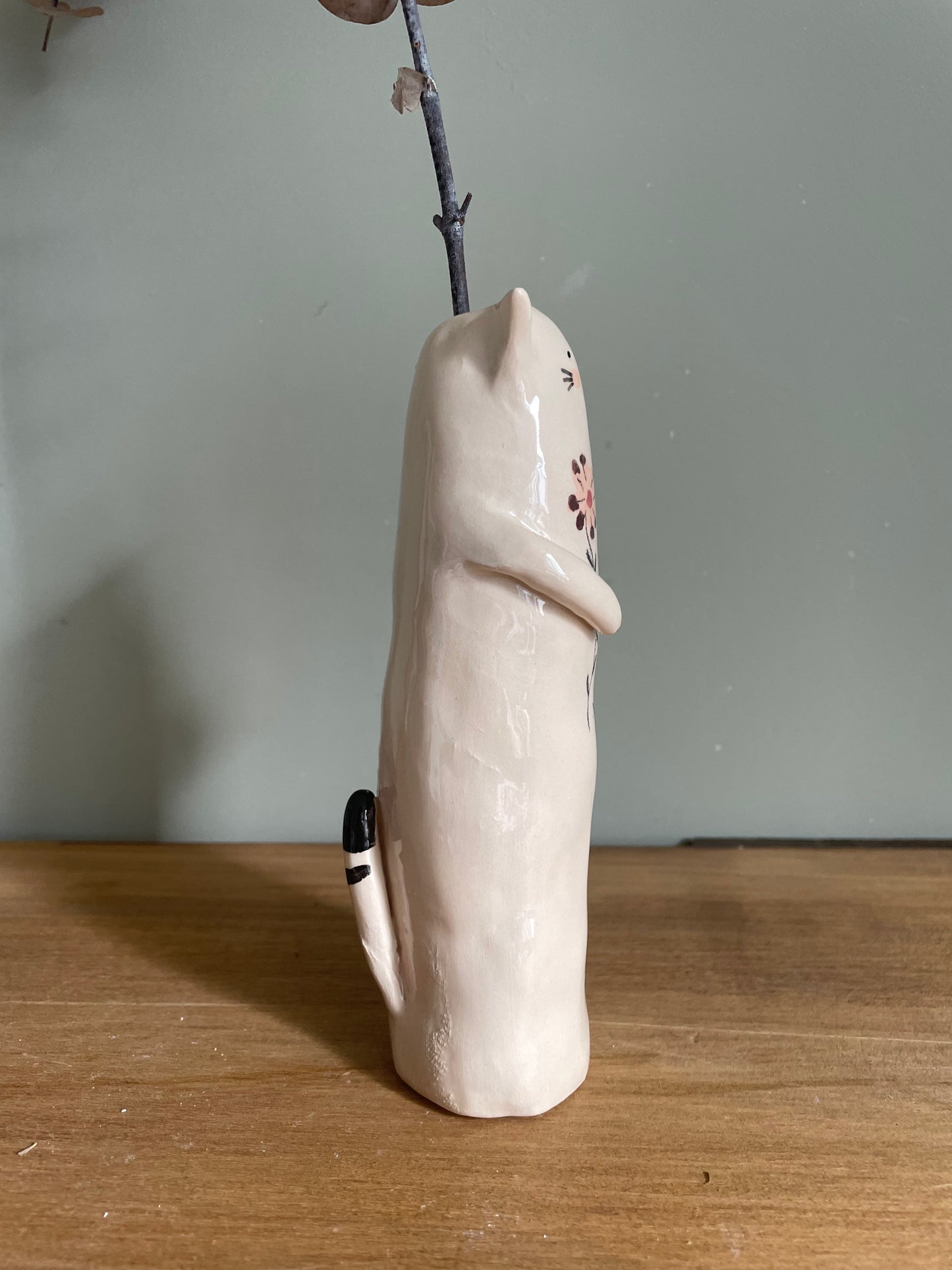Soliflore cat with poppy in ceramic glazed vase