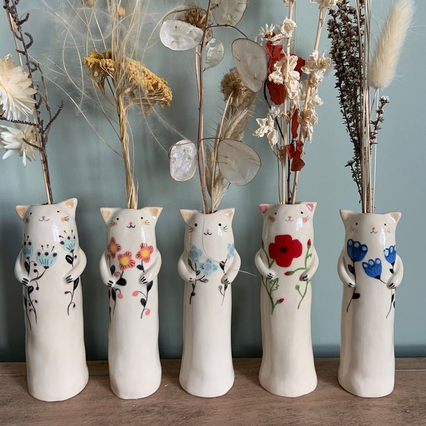 Soliflore cat with poppy in ceramic glazed vase